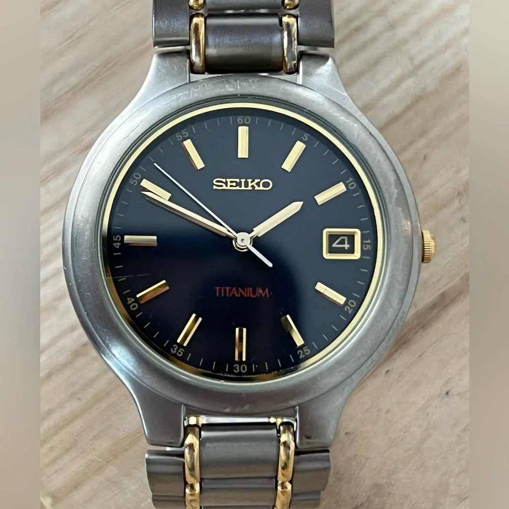 Seiko Titanium Rare Vintage Men’s Watch Two-Tone Titanium Bracelet Blue Dial